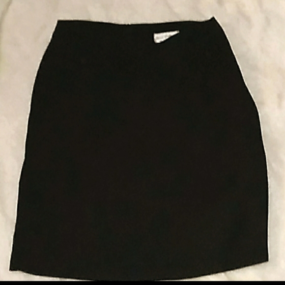 Pretty pencil skirt - Picture 1 of 3